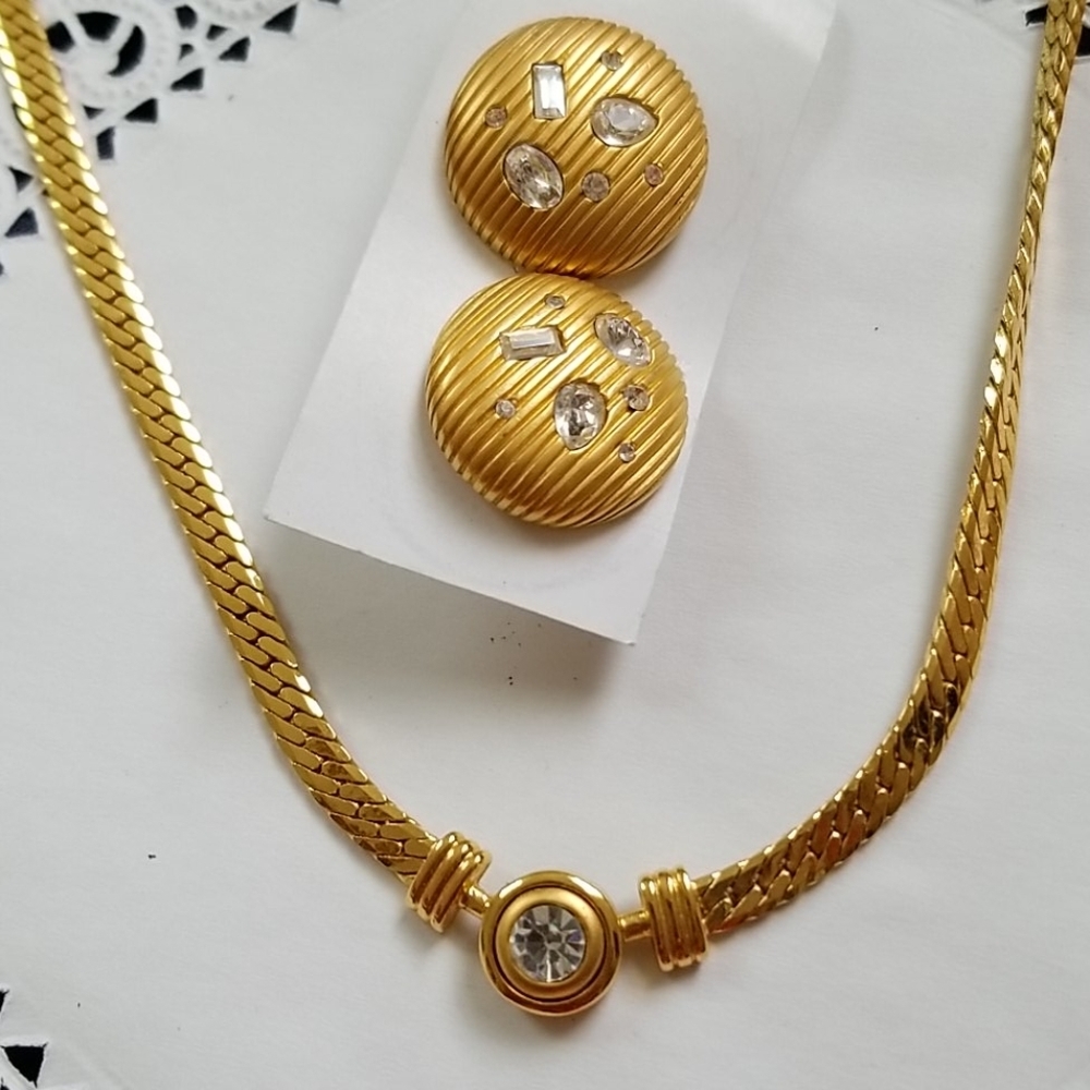 Modern Goldtone & Rhinestone necklace earrings set